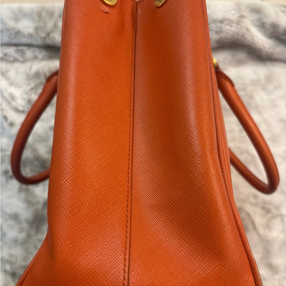 Authentic Prada BN2274 Saffiano Large Tote Papaya Orange Gold Hardware - Picture 4 of 12